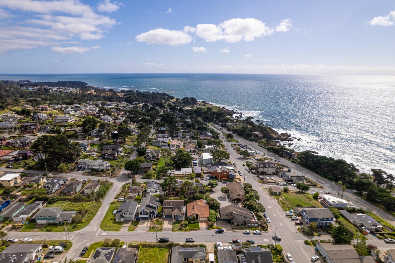 256 6th St, Half Moon Bay, CA 94037