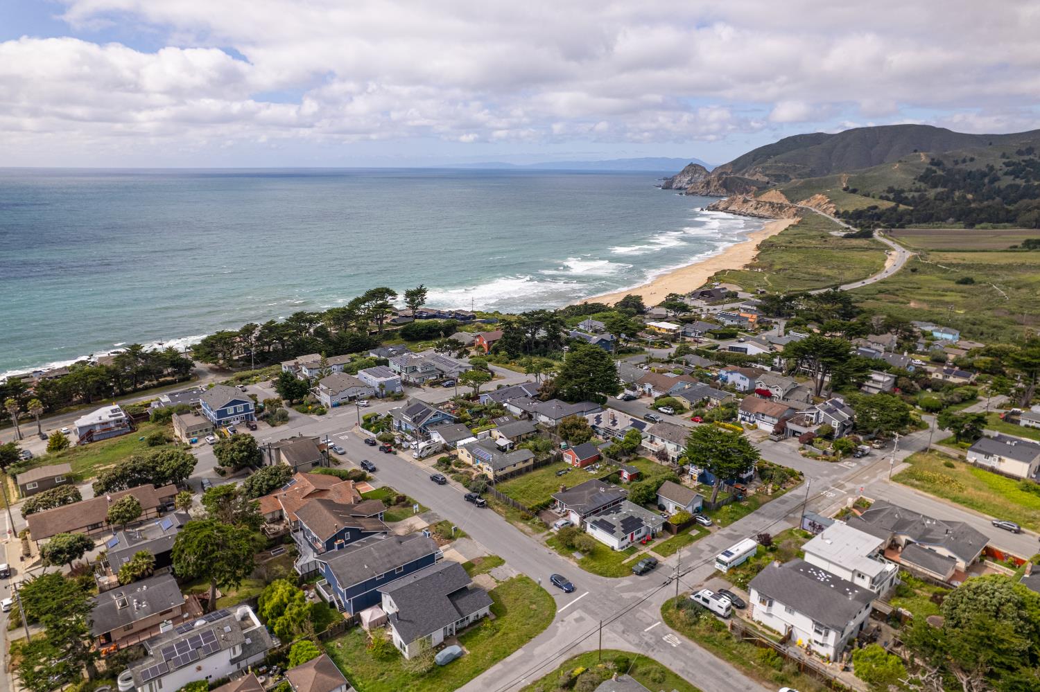 256 6th St, Half Moon Bay, CA 94037