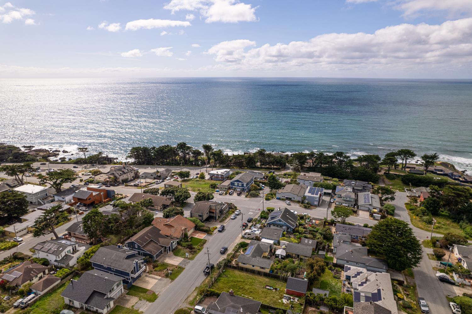 256 6th St, Half Moon Bay, CA 94037