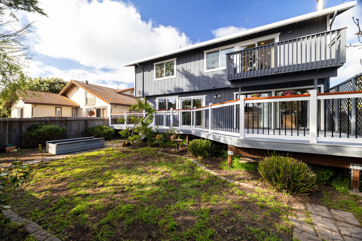 256 6th St, Half Moon Bay, CA 94037