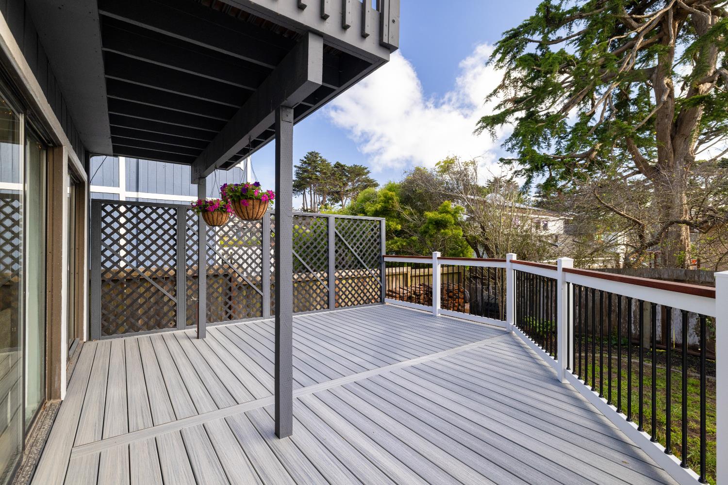 256 6th St, Half Moon Bay, CA 94037