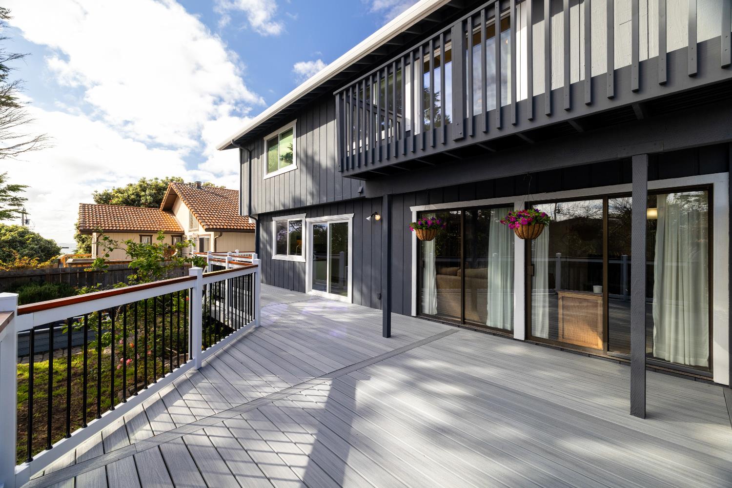 256 6th St, Half Moon Bay, CA 94037