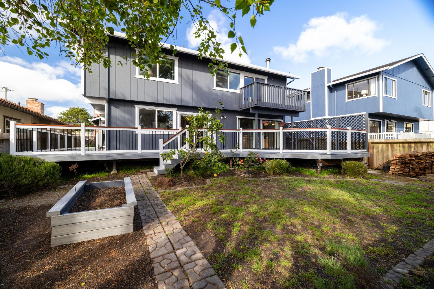256 6th St, Half Moon Bay, CA 94037