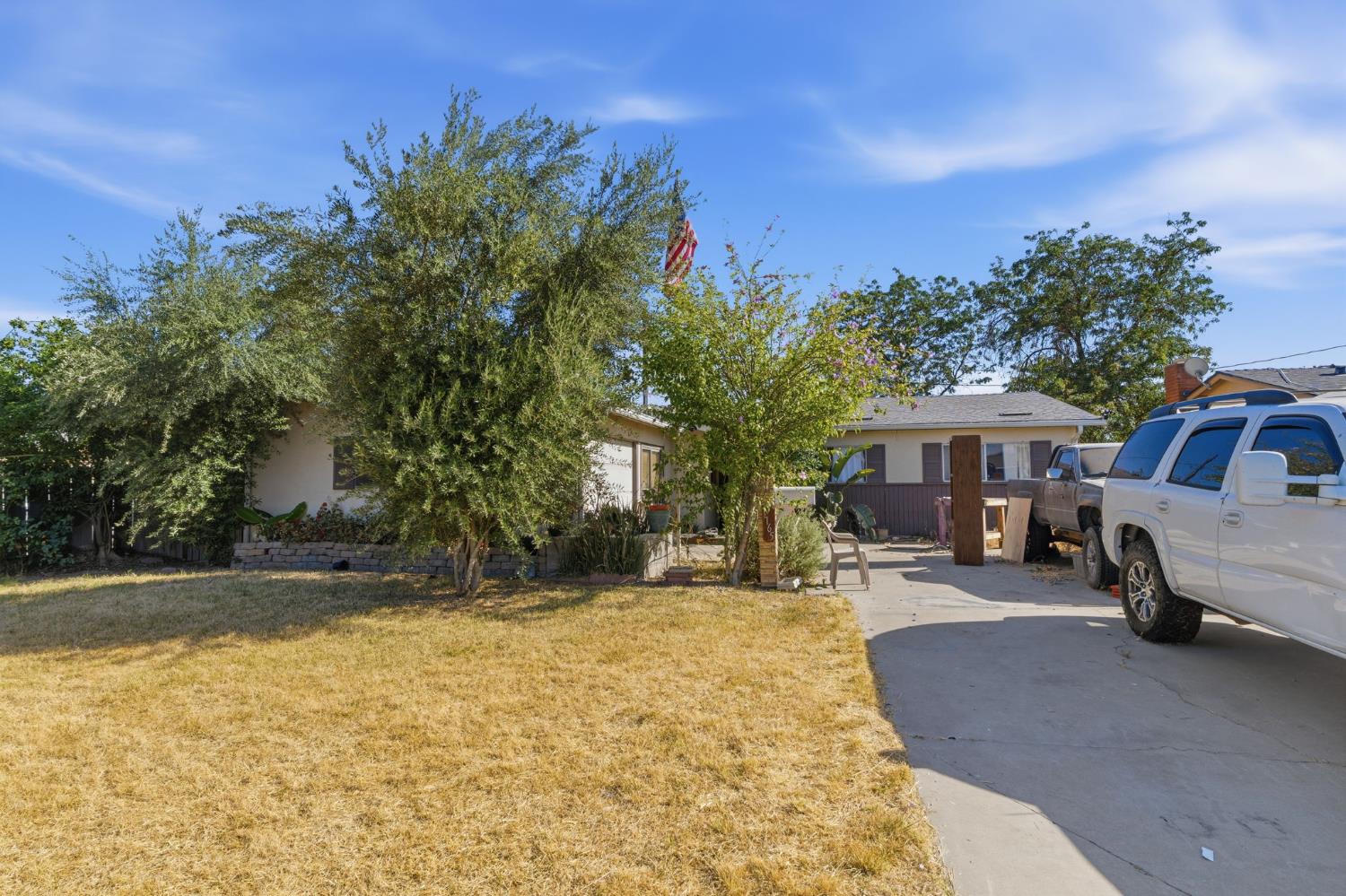 1165 E Malone St, Hanford, CA 93230