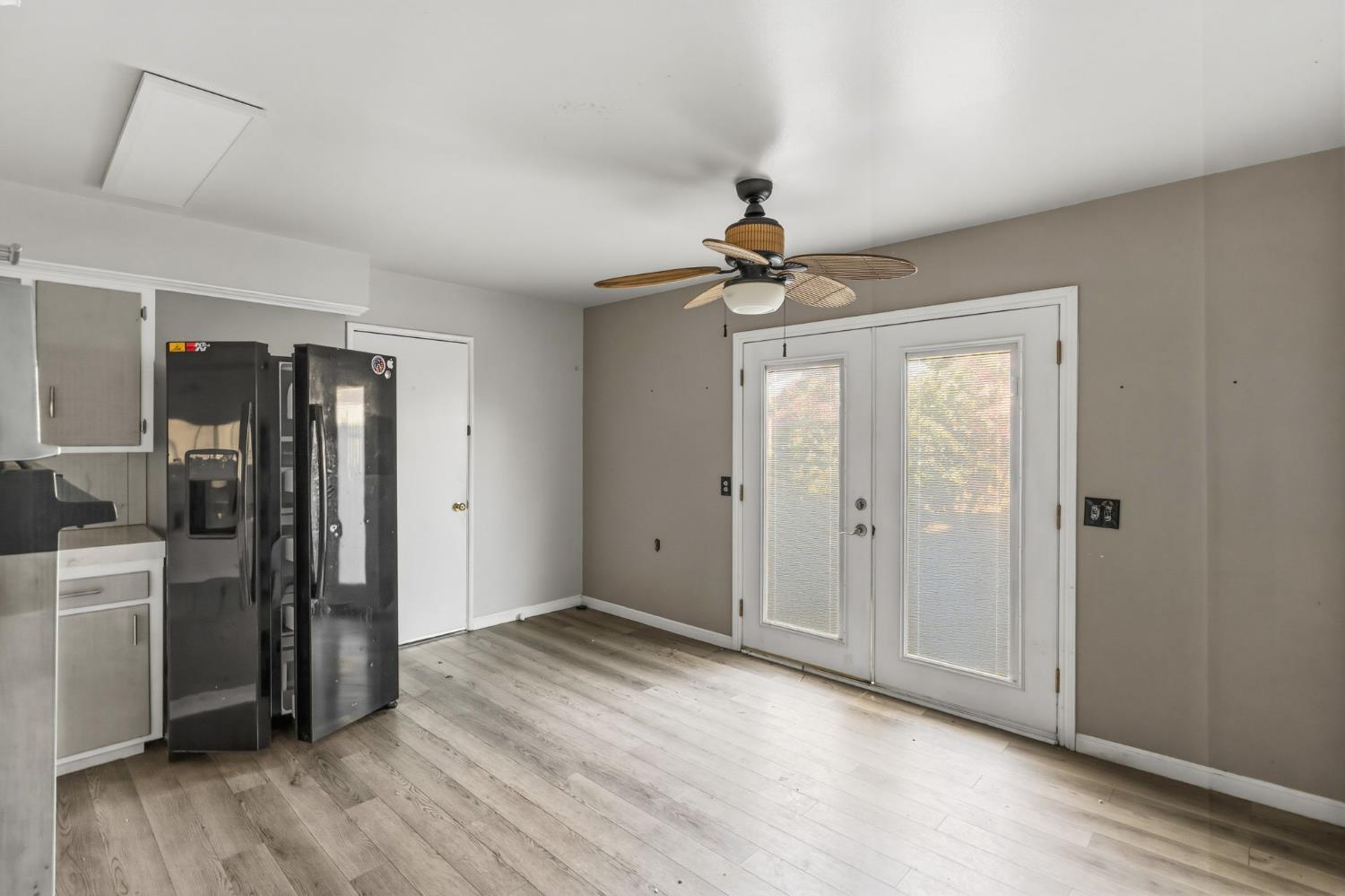 1165 E Malone St, Hanford, CA 93230