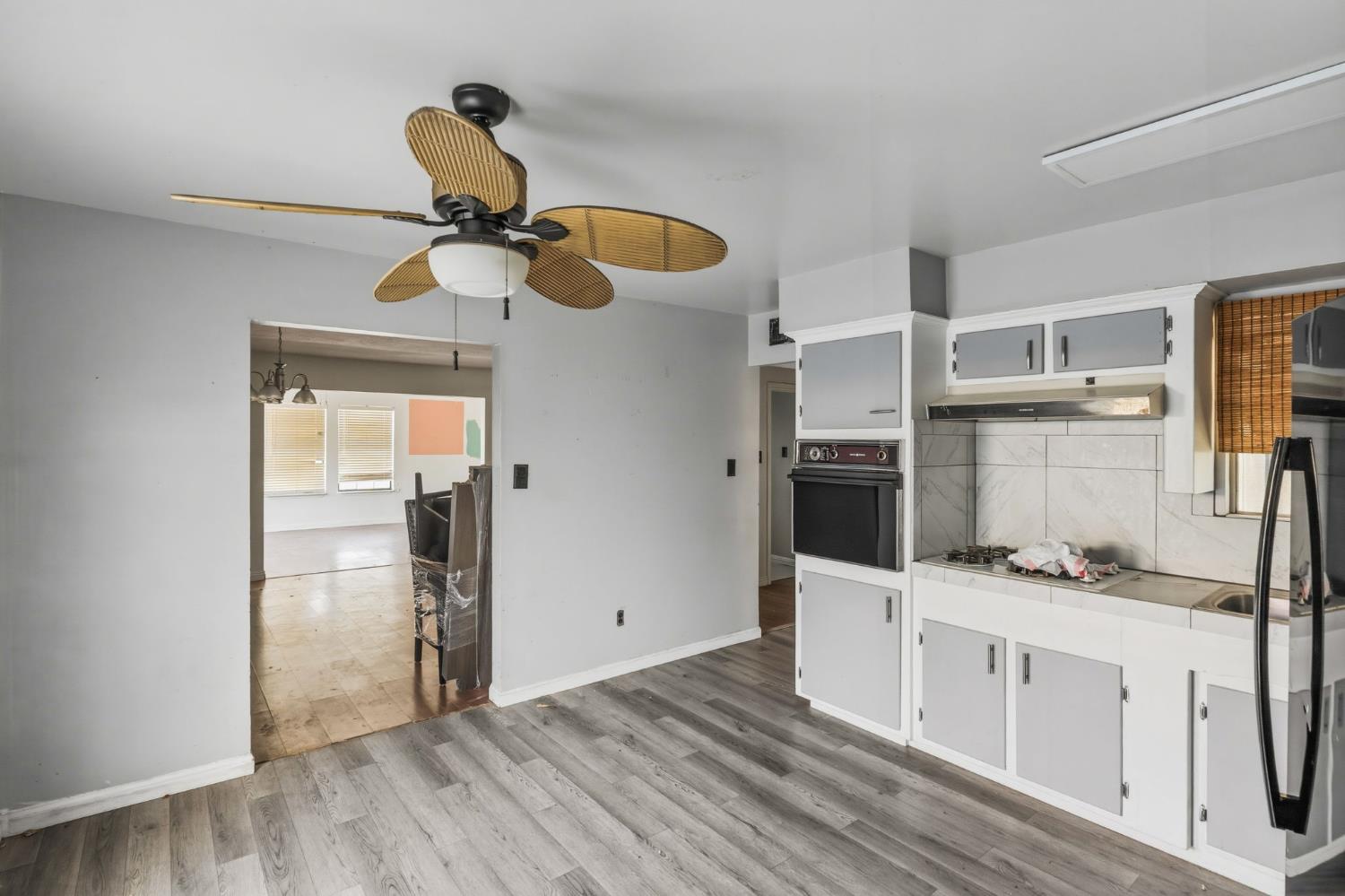 1165 E Malone St, Hanford, CA 93230