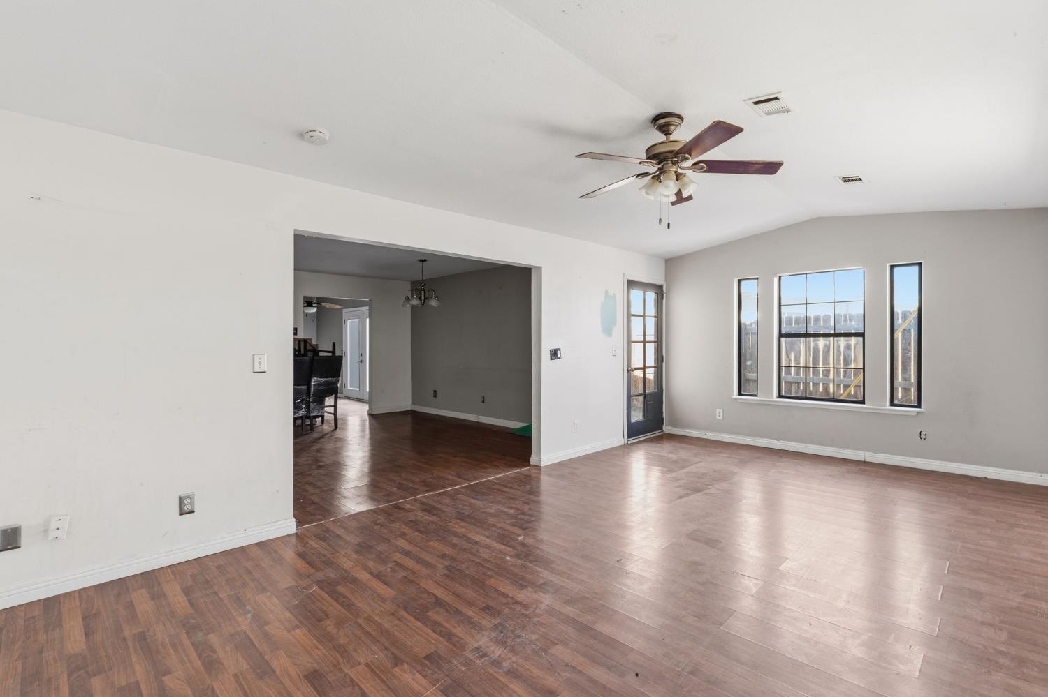 1165 E Malone St, Hanford, CA 93230