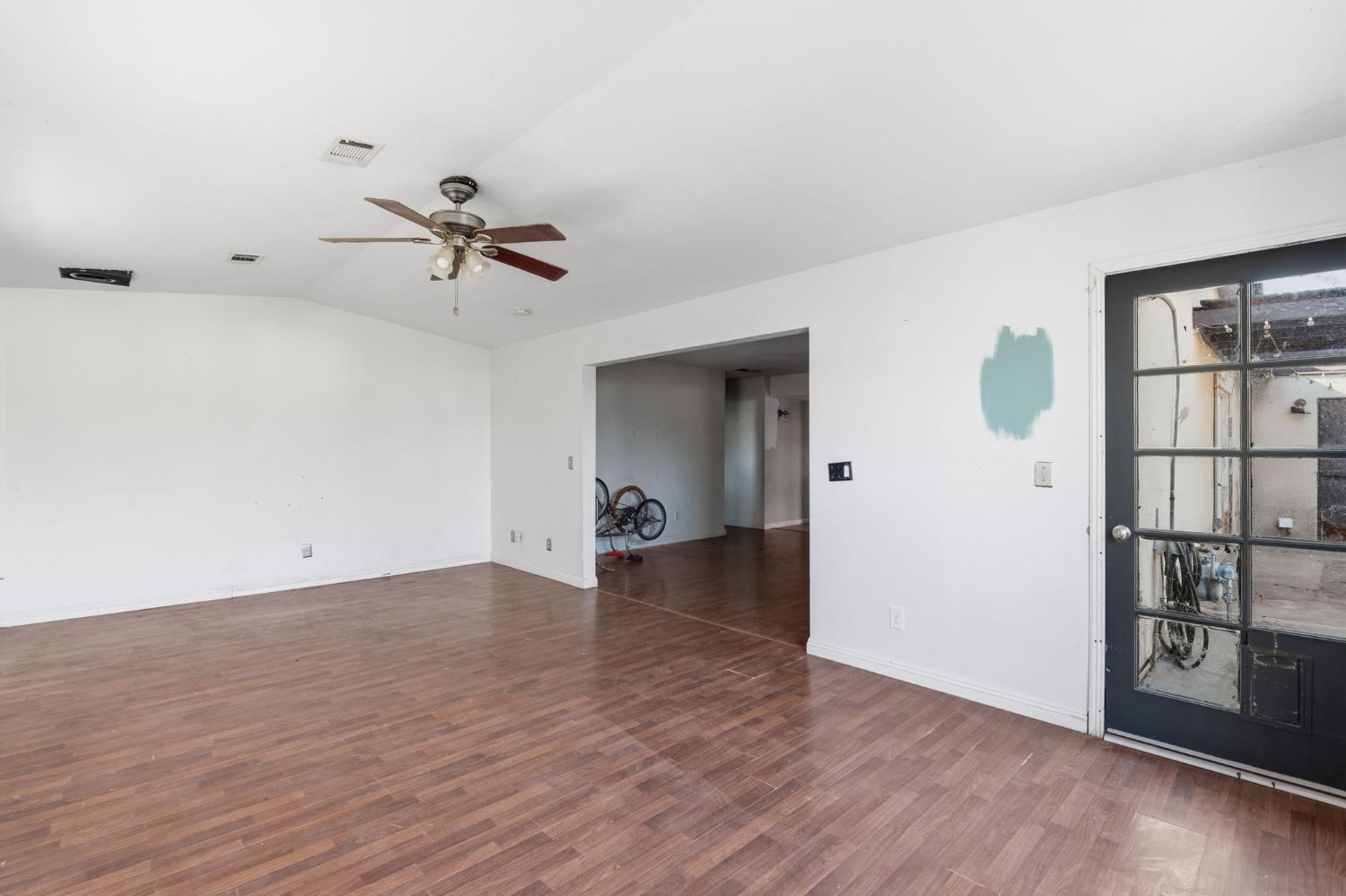 1165 E Malone St, Hanford, CA 93230