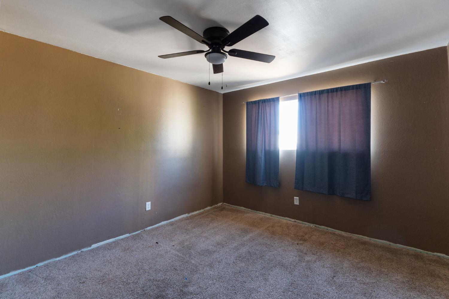 1165 E Malone St, Hanford, CA 93230
