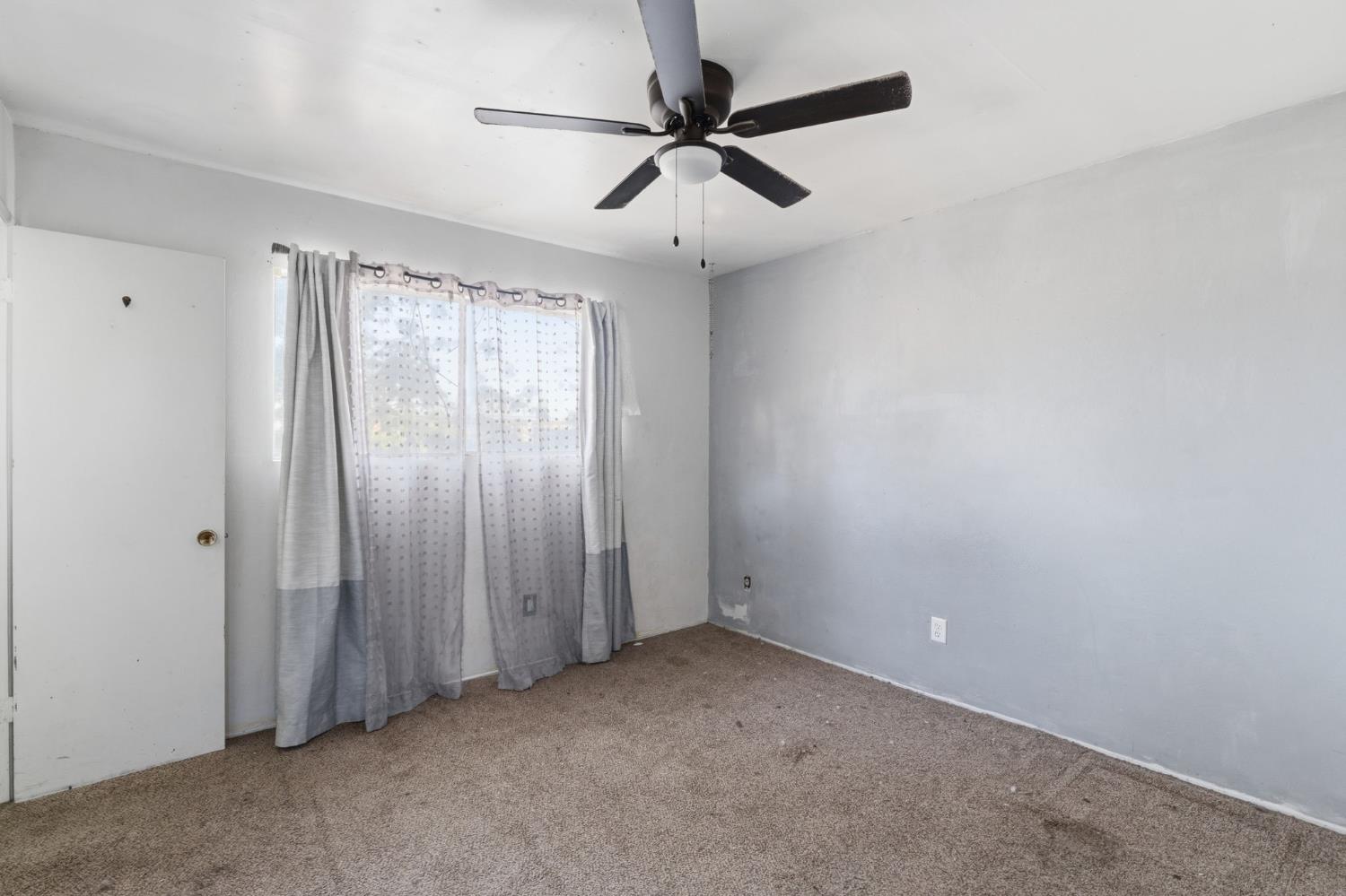 1165 E Malone St, Hanford, CA 93230