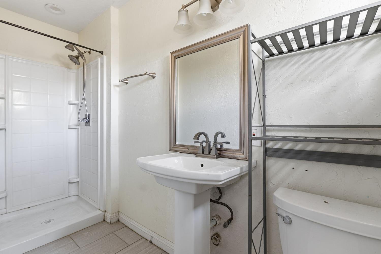 1165 E Malone St, Hanford, CA 93230