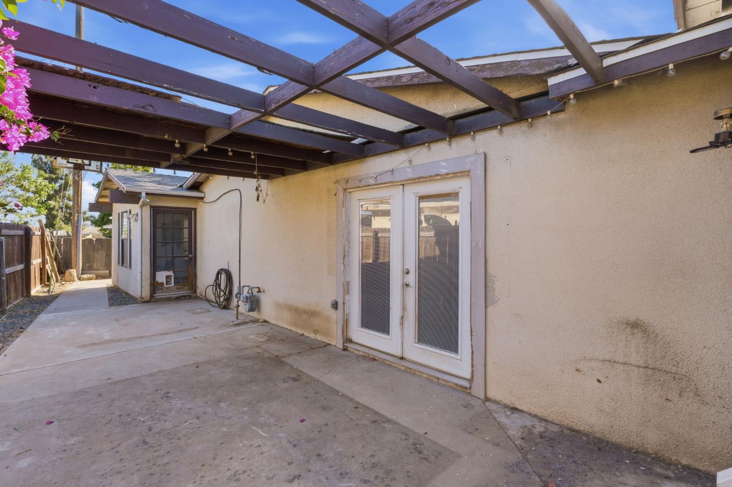 1165 E Malone St, Hanford, CA 93230
