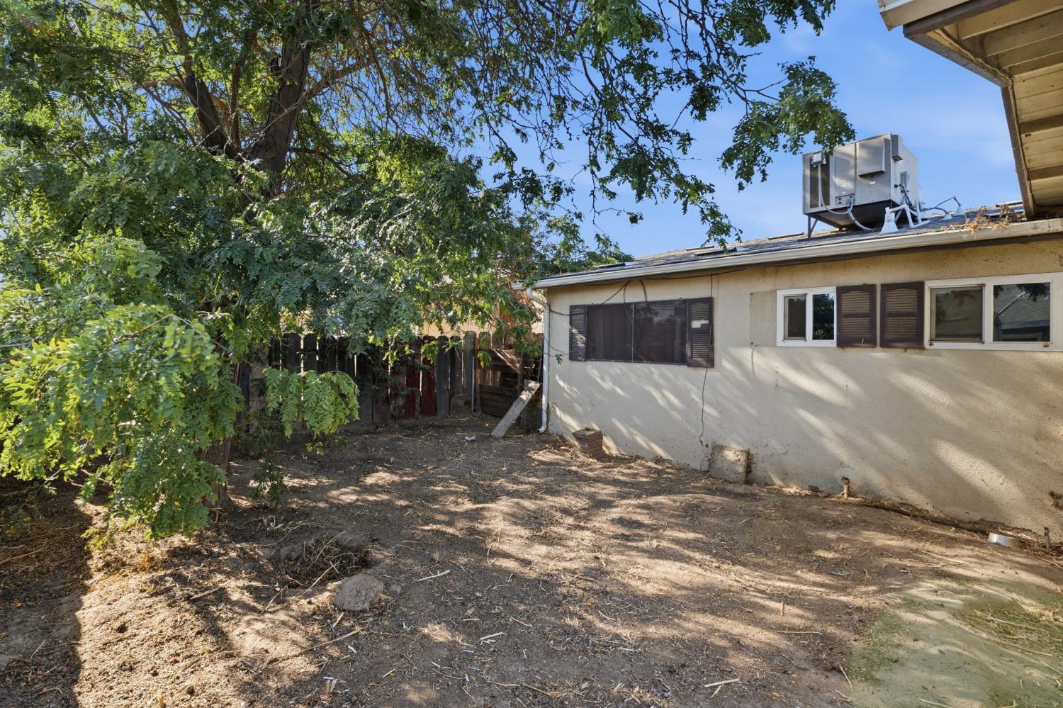 1165 E Malone St, Hanford, CA 93230