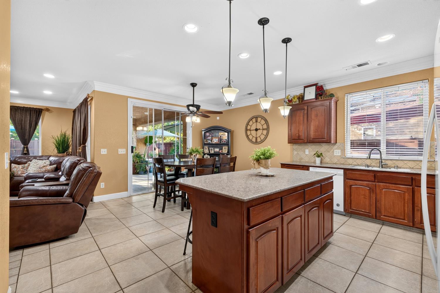 1720 N Filbert Ave, Clovis, CA 93619