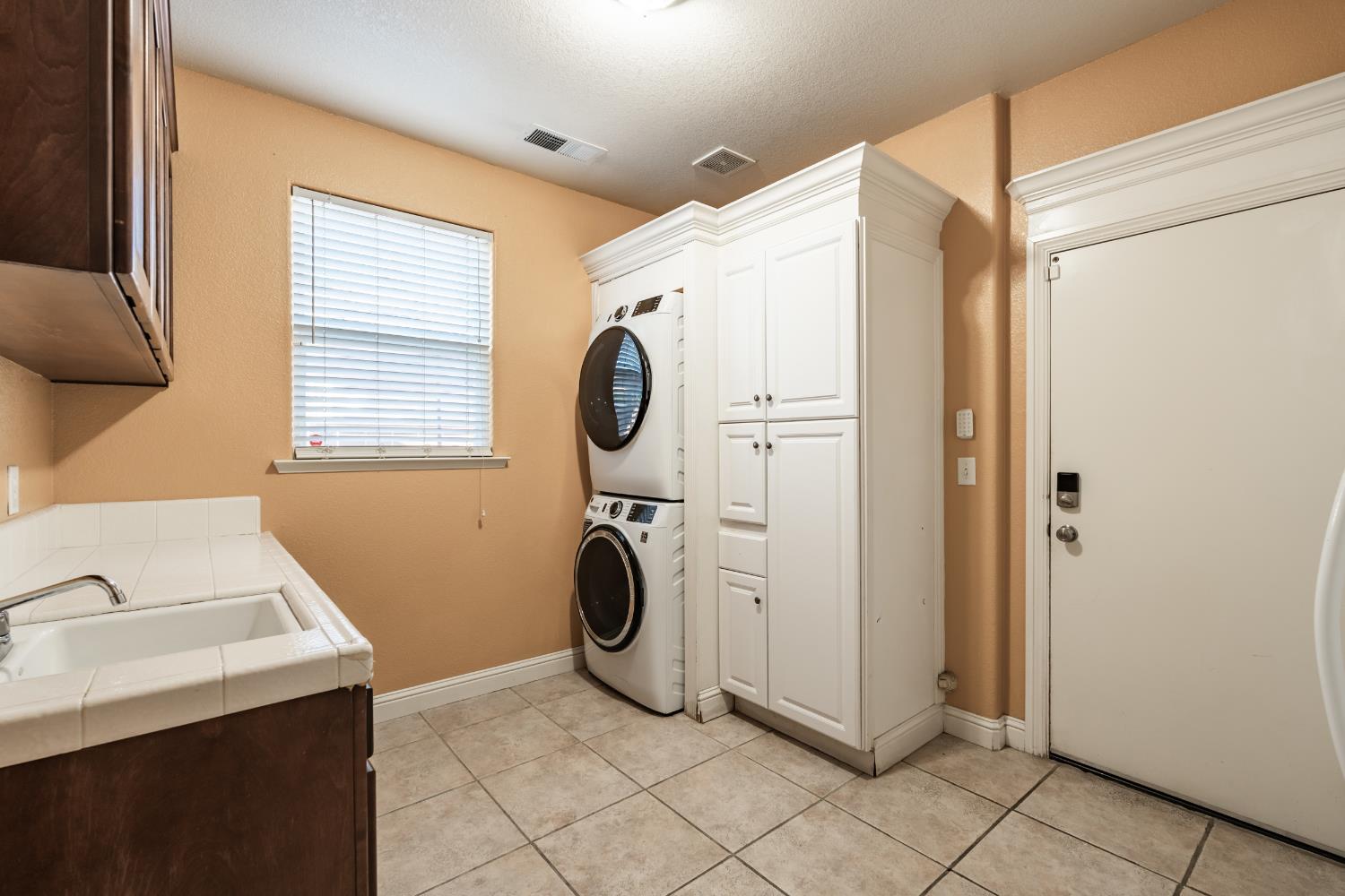 1720 N Filbert Ave, Clovis, CA 93619