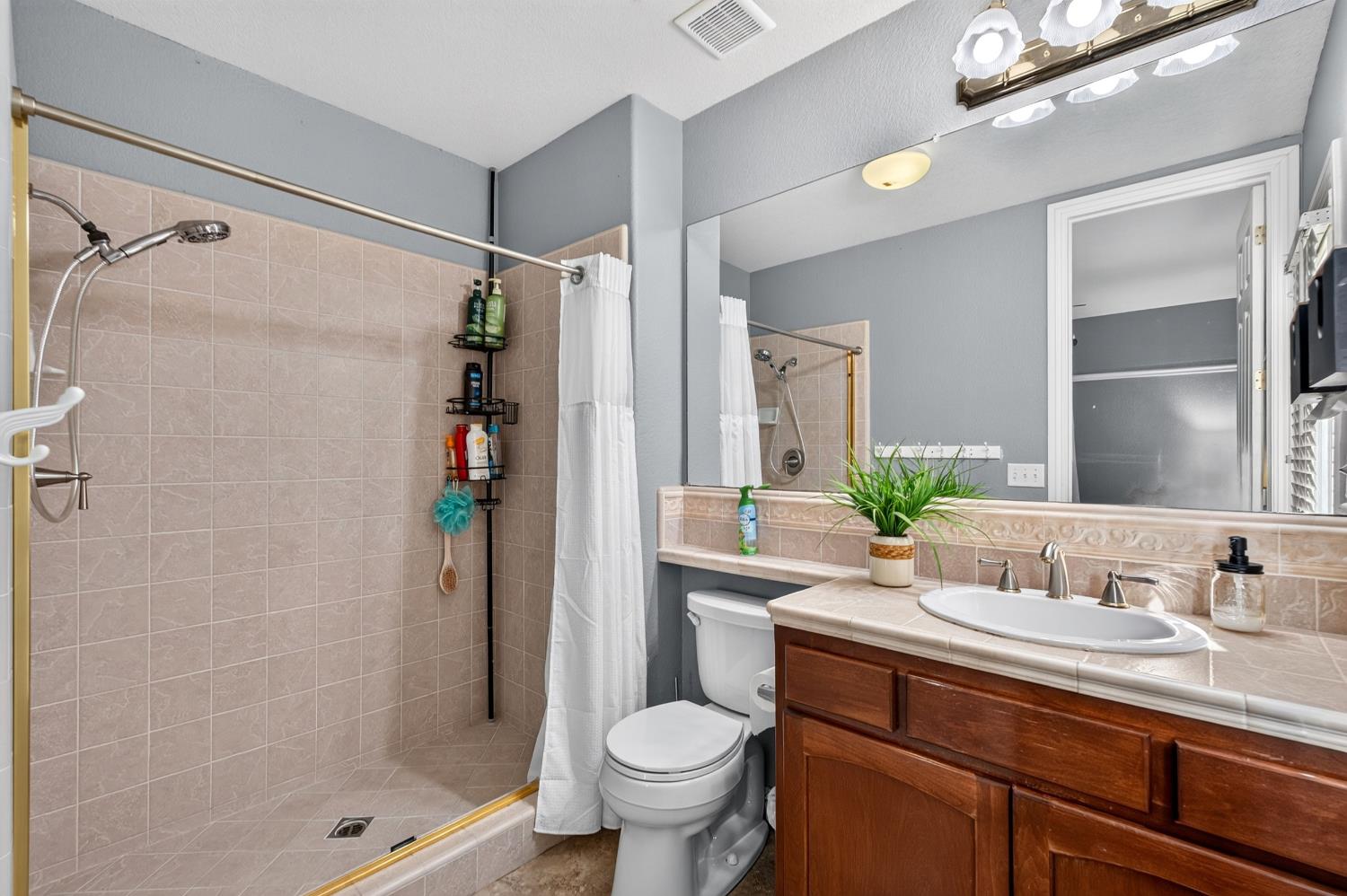 1720 N Filbert Ave, Clovis, CA 93619