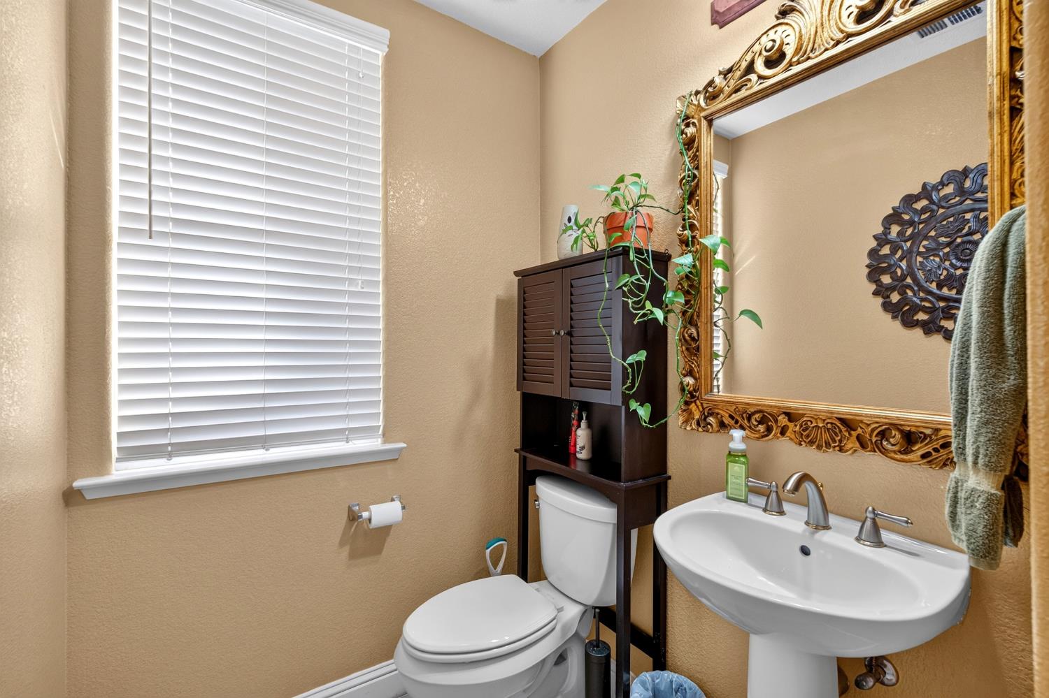 1720 N Filbert Ave, Clovis, CA 93619