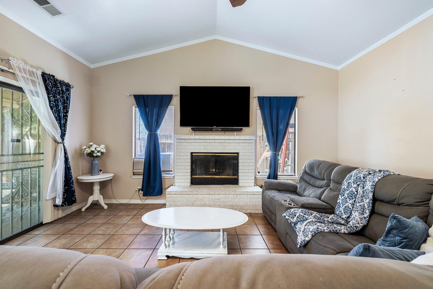 809 Alpha St, Tulare, CA 93274