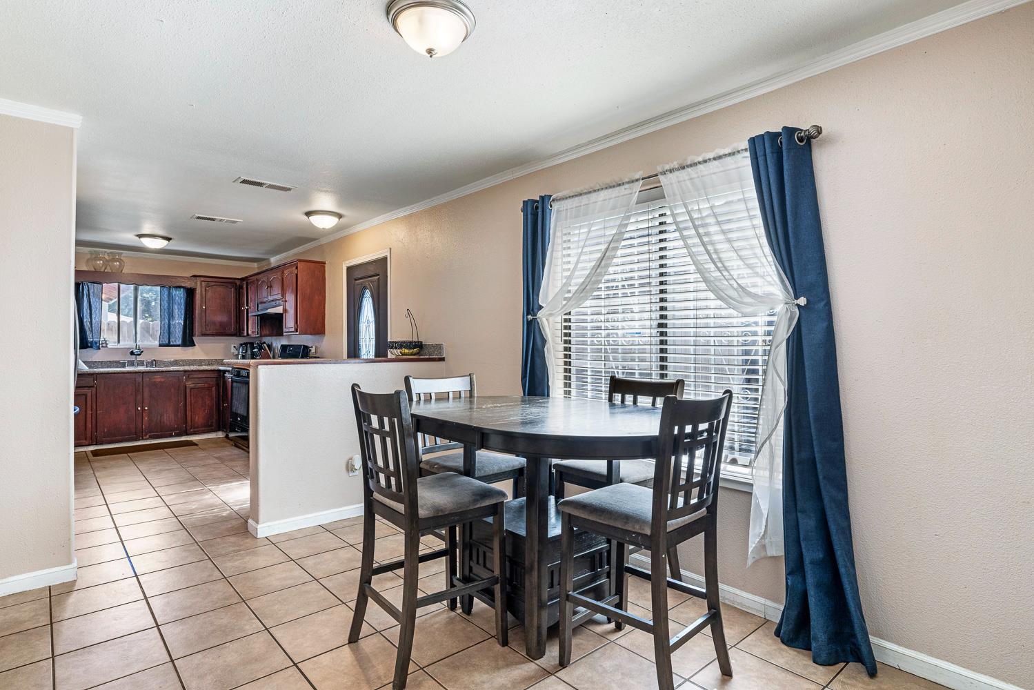 809 Alpha St, Tulare, CA 93274
