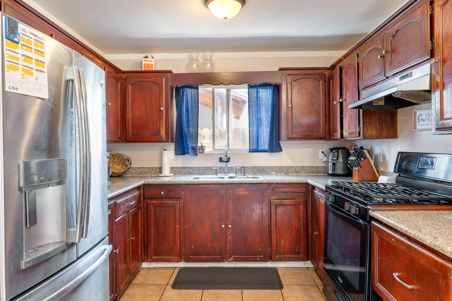 809 Alpha St, Tulare, CA 93274