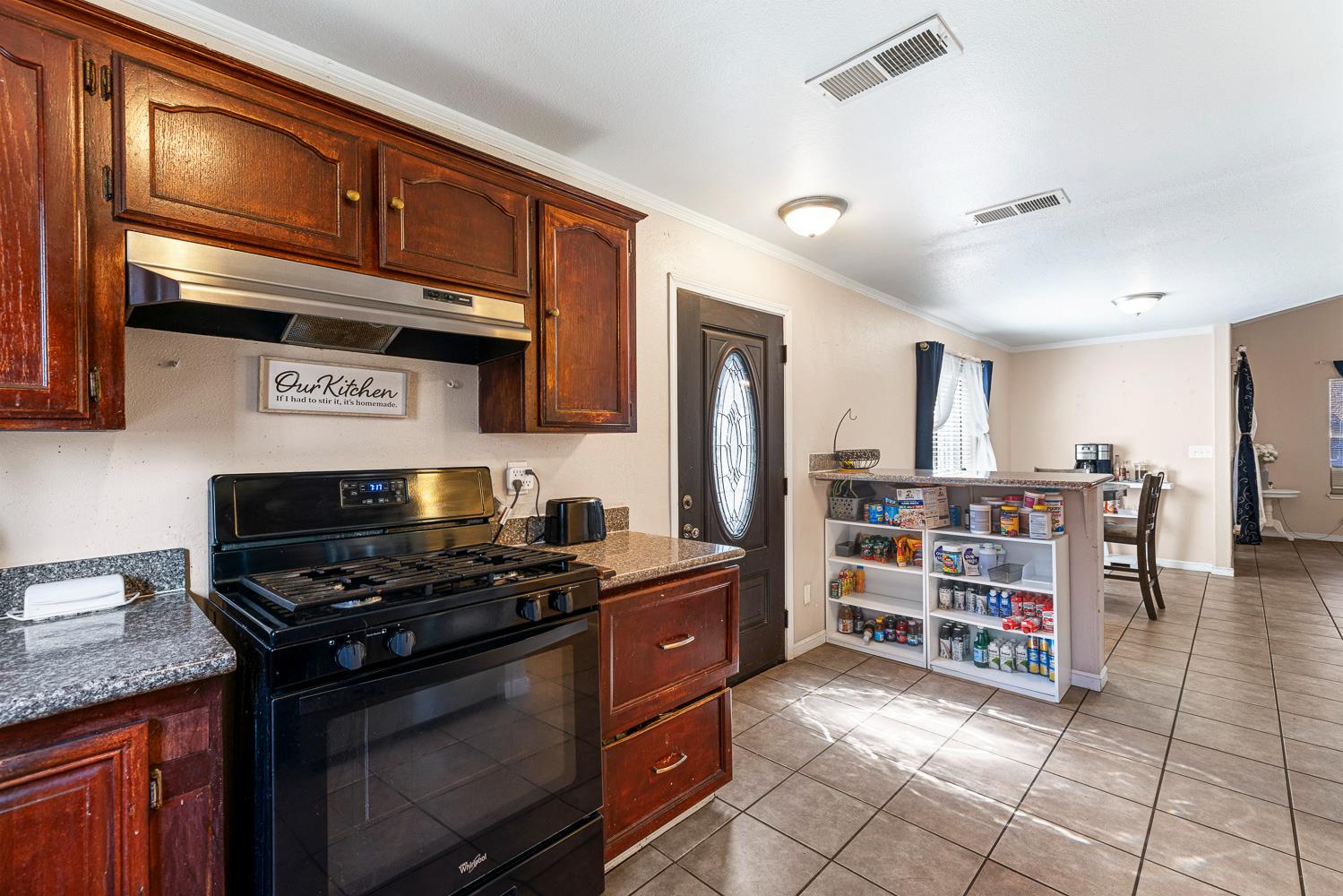 809 Alpha St, Tulare, CA 93274