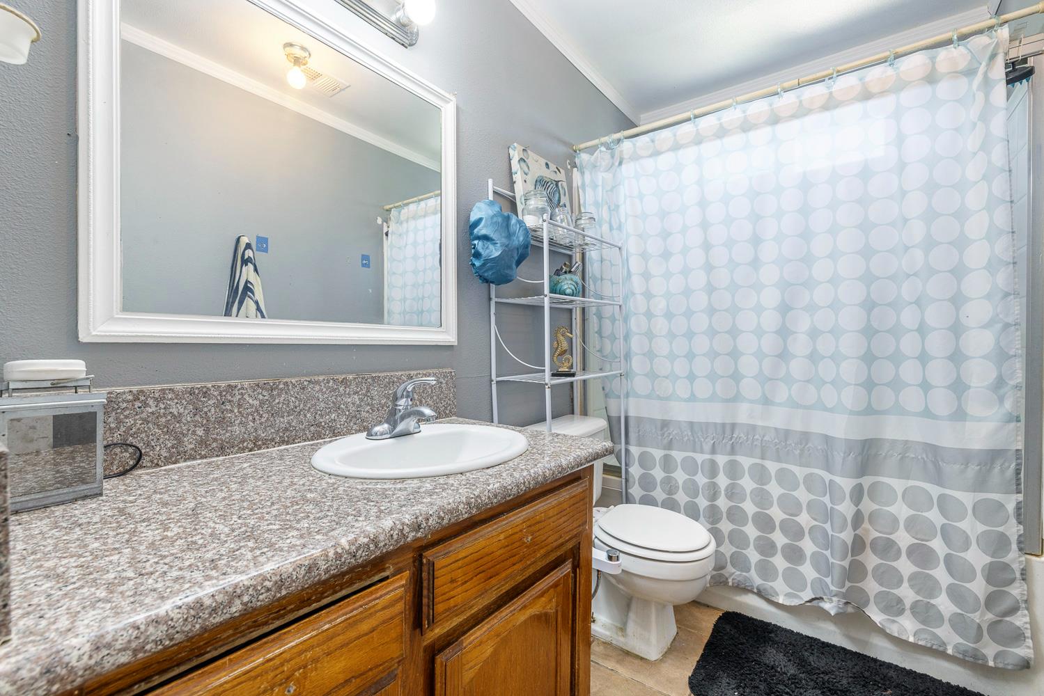 809 Alpha St, Tulare, CA 93274