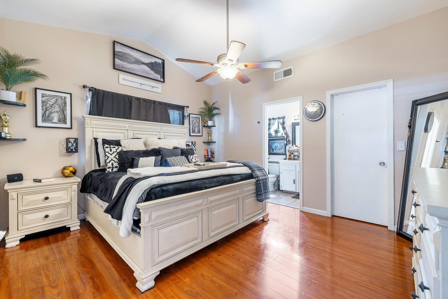 809 Alpha St, Tulare, CA 93274