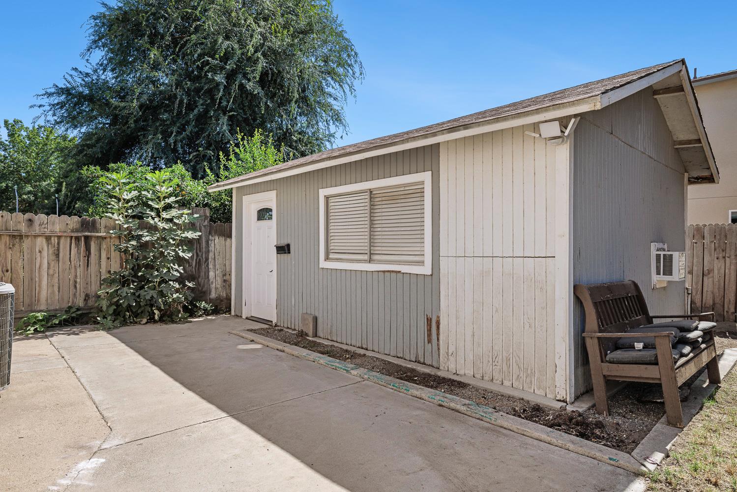 809 Alpha St, Tulare, CA 93274