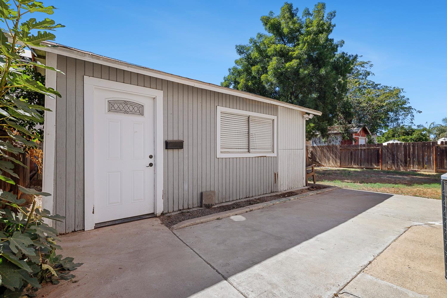 809 Alpha St, Tulare, CA 93274