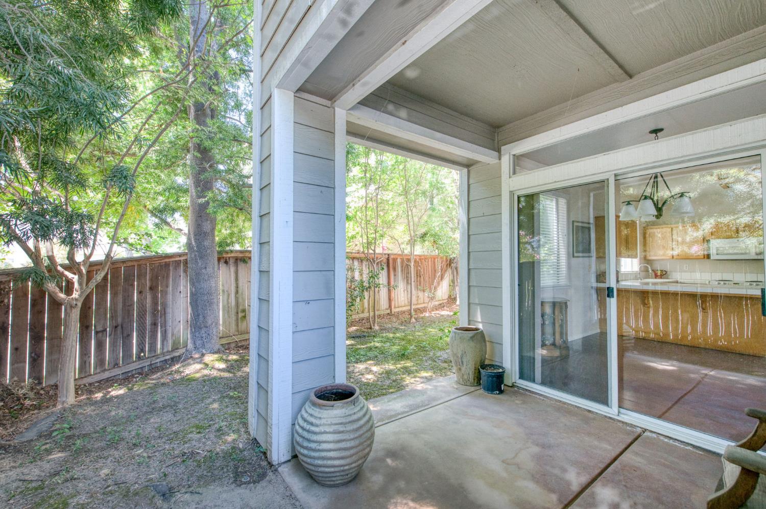 1083 E Monticello Cir, Fresno, CA 93720