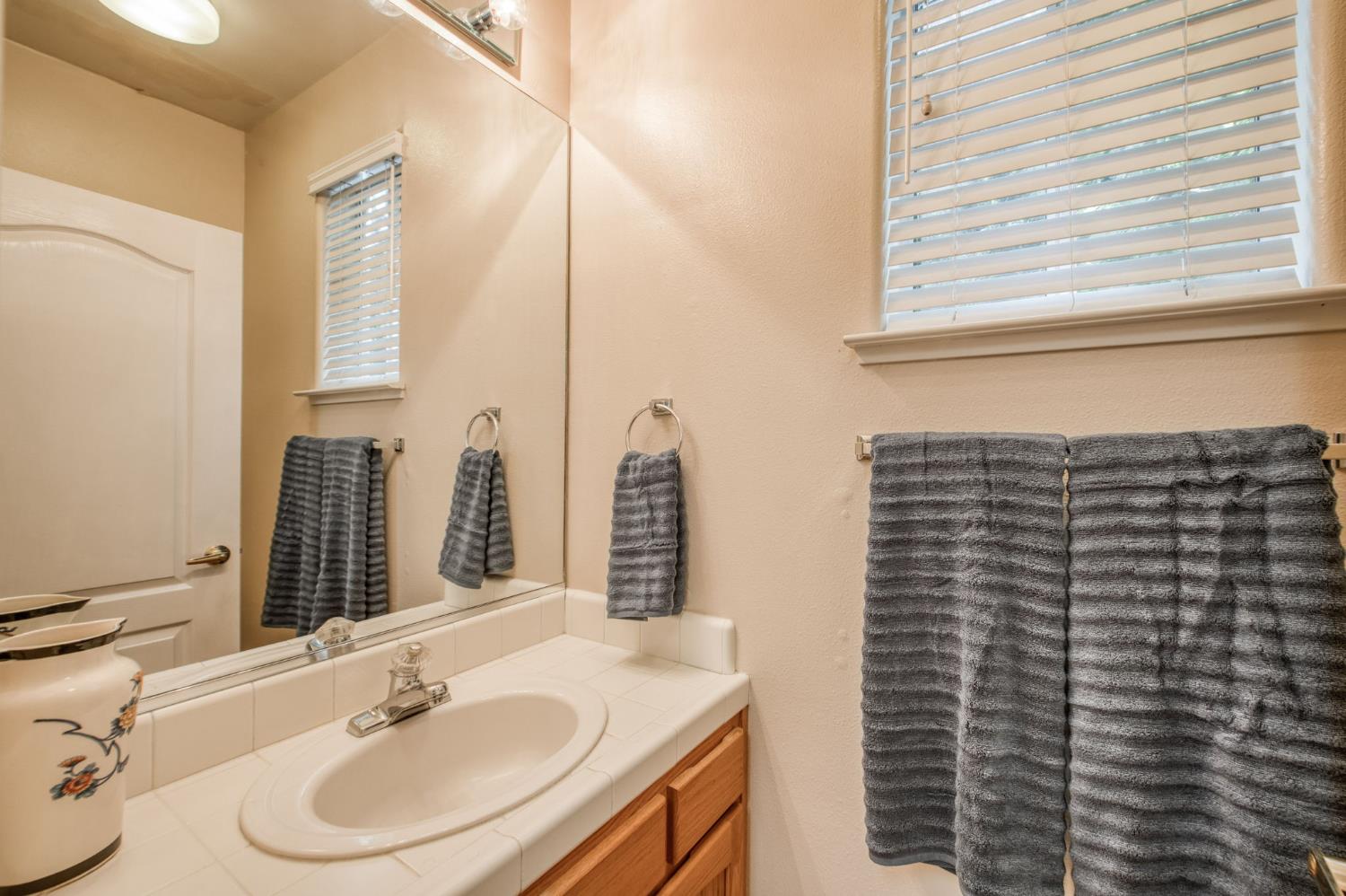 1083 E Monticello Cir, Fresno, CA 93720