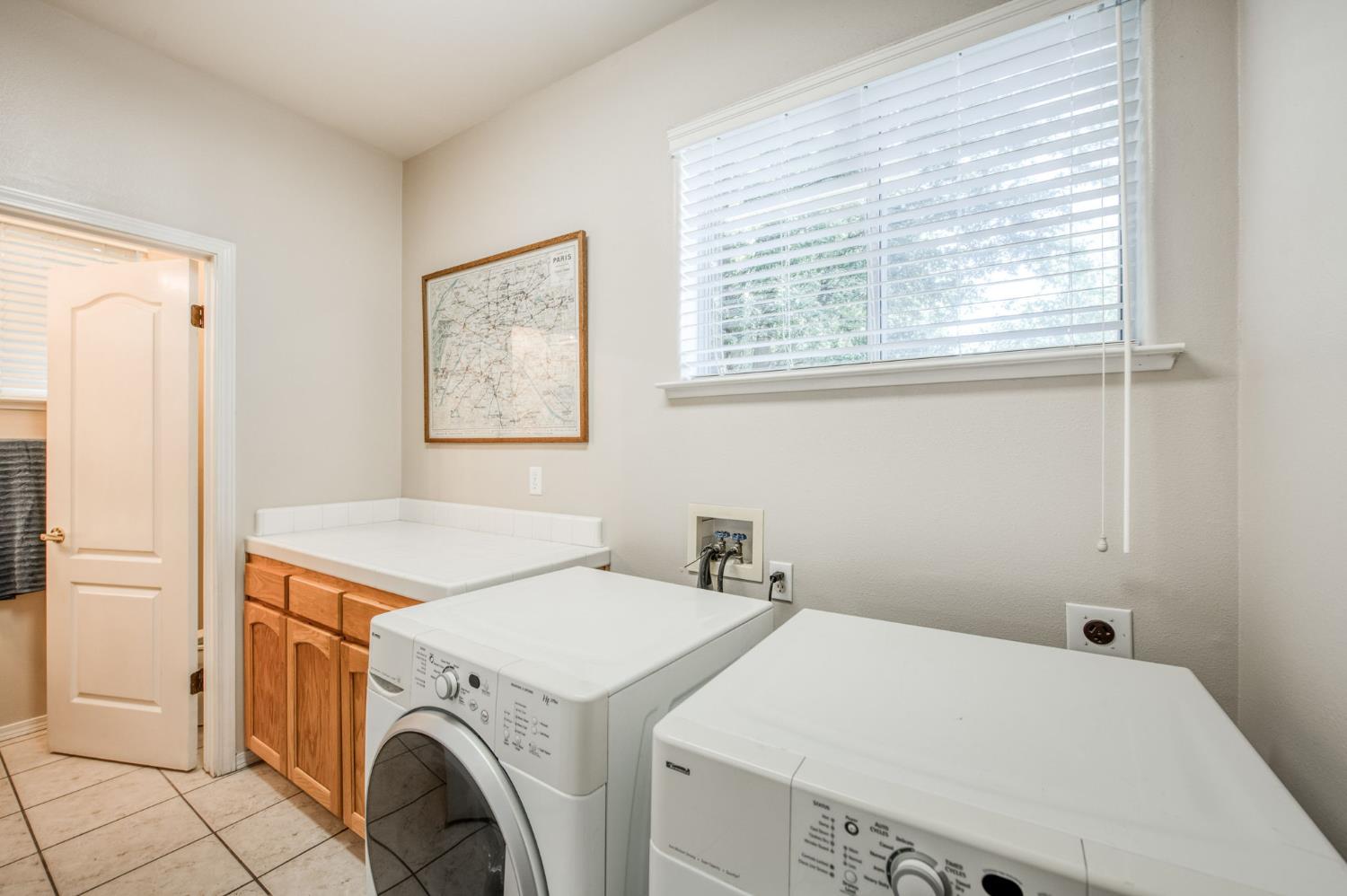 1083 E Monticello Cir, Fresno, CA 93720
