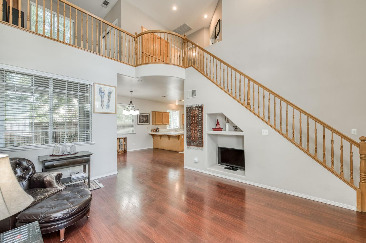 1083 E Monticello Cir, Fresno, CA 93720