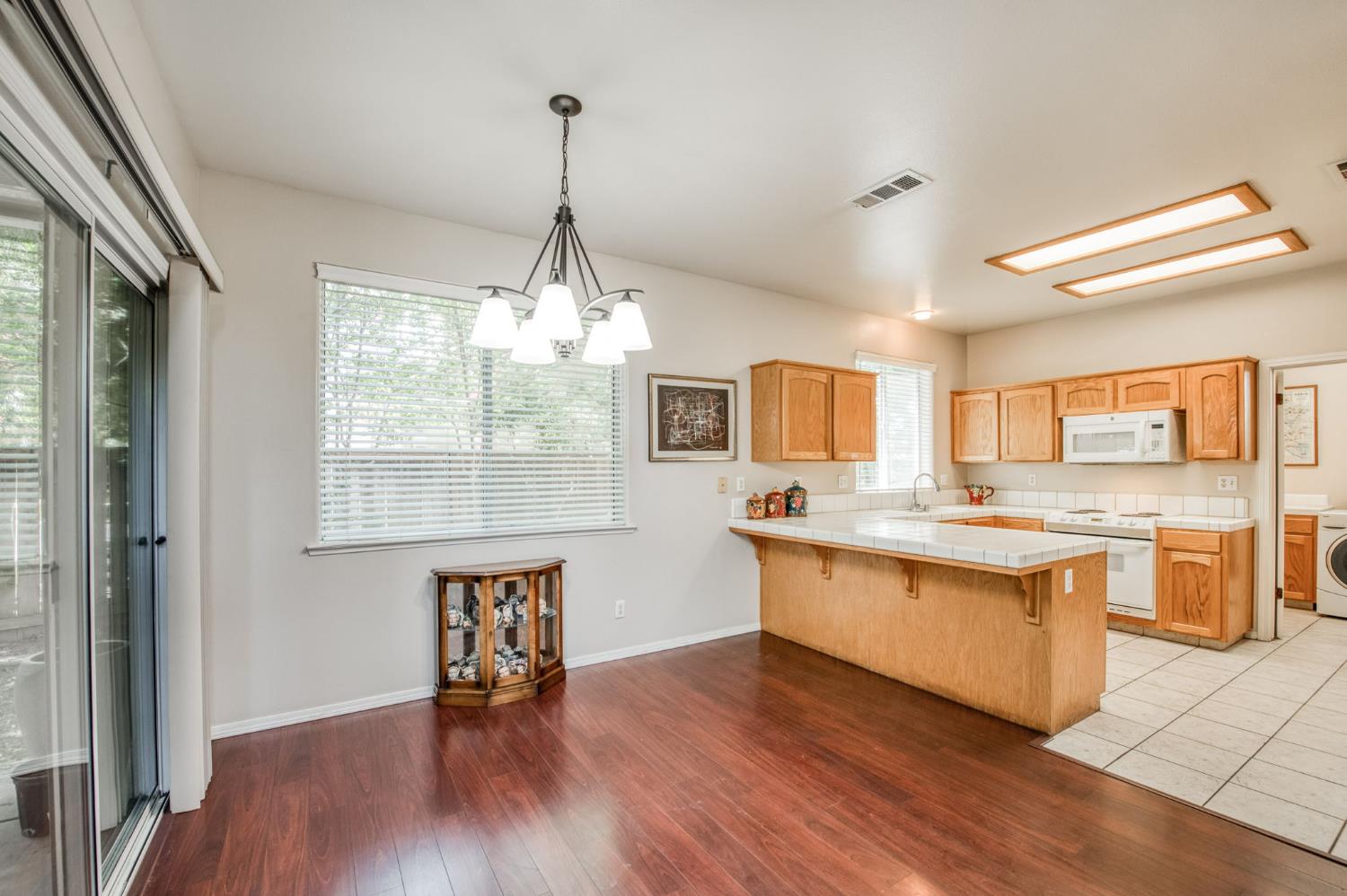 1083 E Monticello Cir, Fresno, CA 93720
