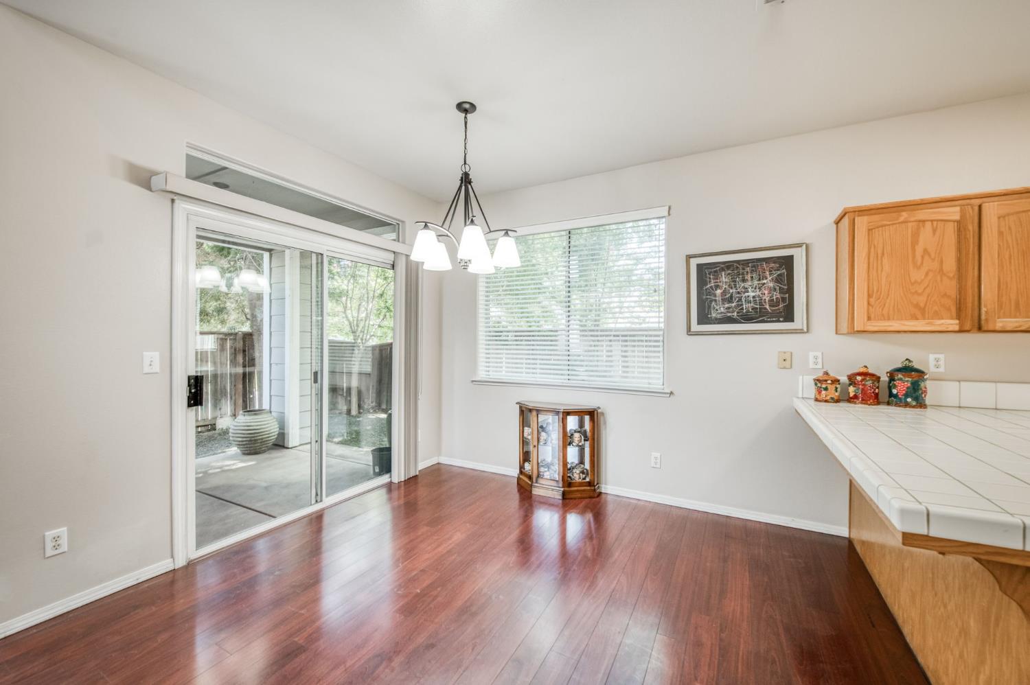 1083 E Monticello Cir, Fresno, CA 93720