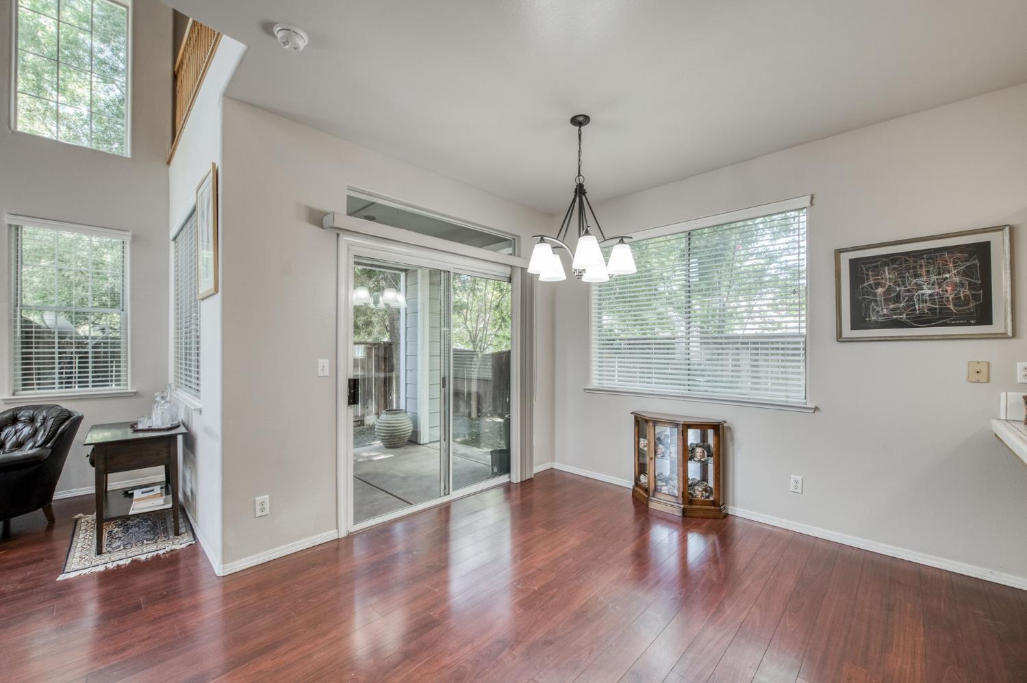 1083 E Monticello Cir, Fresno, CA 93720