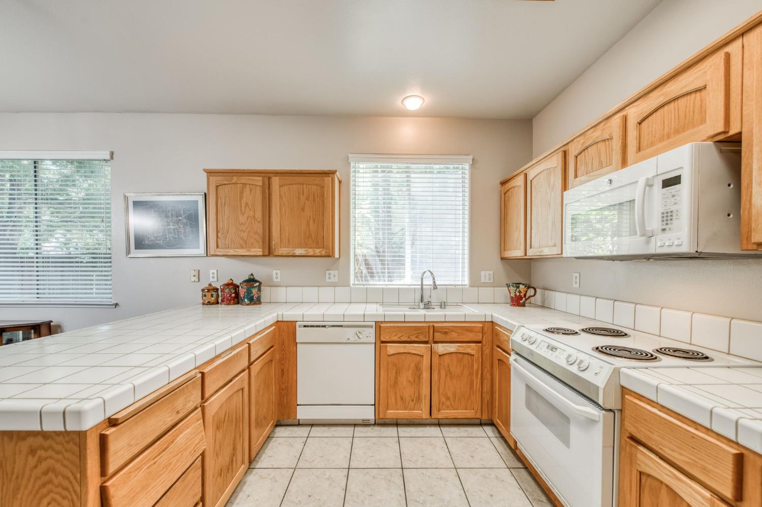 1083 E Monticello Cir, Fresno, CA 93720