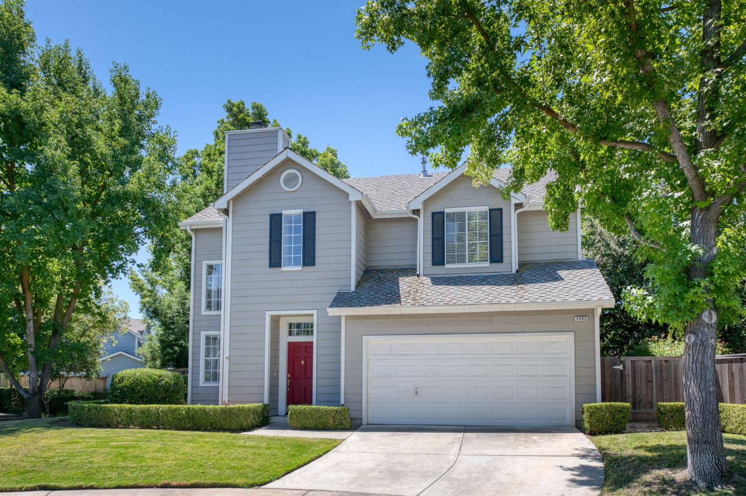 1083 E Monticello Cir, Fresno, CA 93720