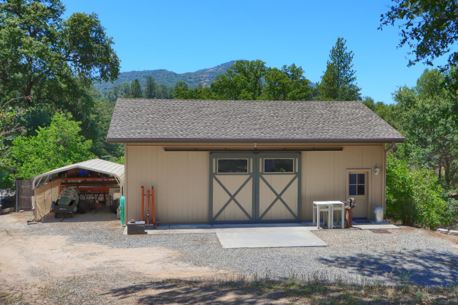 39597 Evergreen Dr, Oakhurst, CA 93644