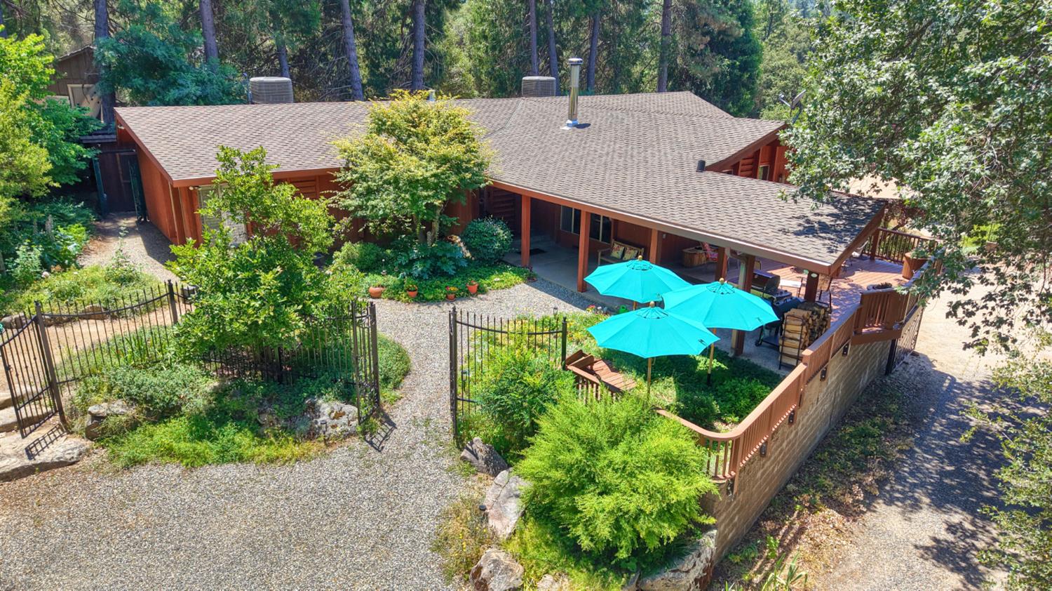 39597 Evergreen Dr, Oakhurst, CA 93644