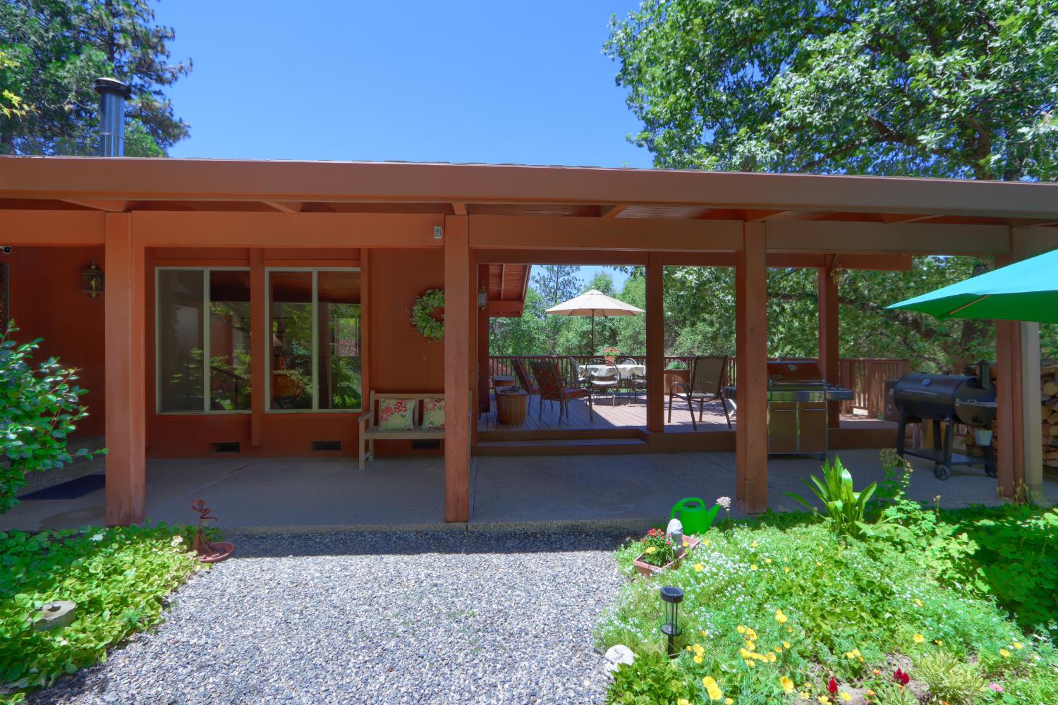 39597 Evergreen Dr, Oakhurst, CA 93644