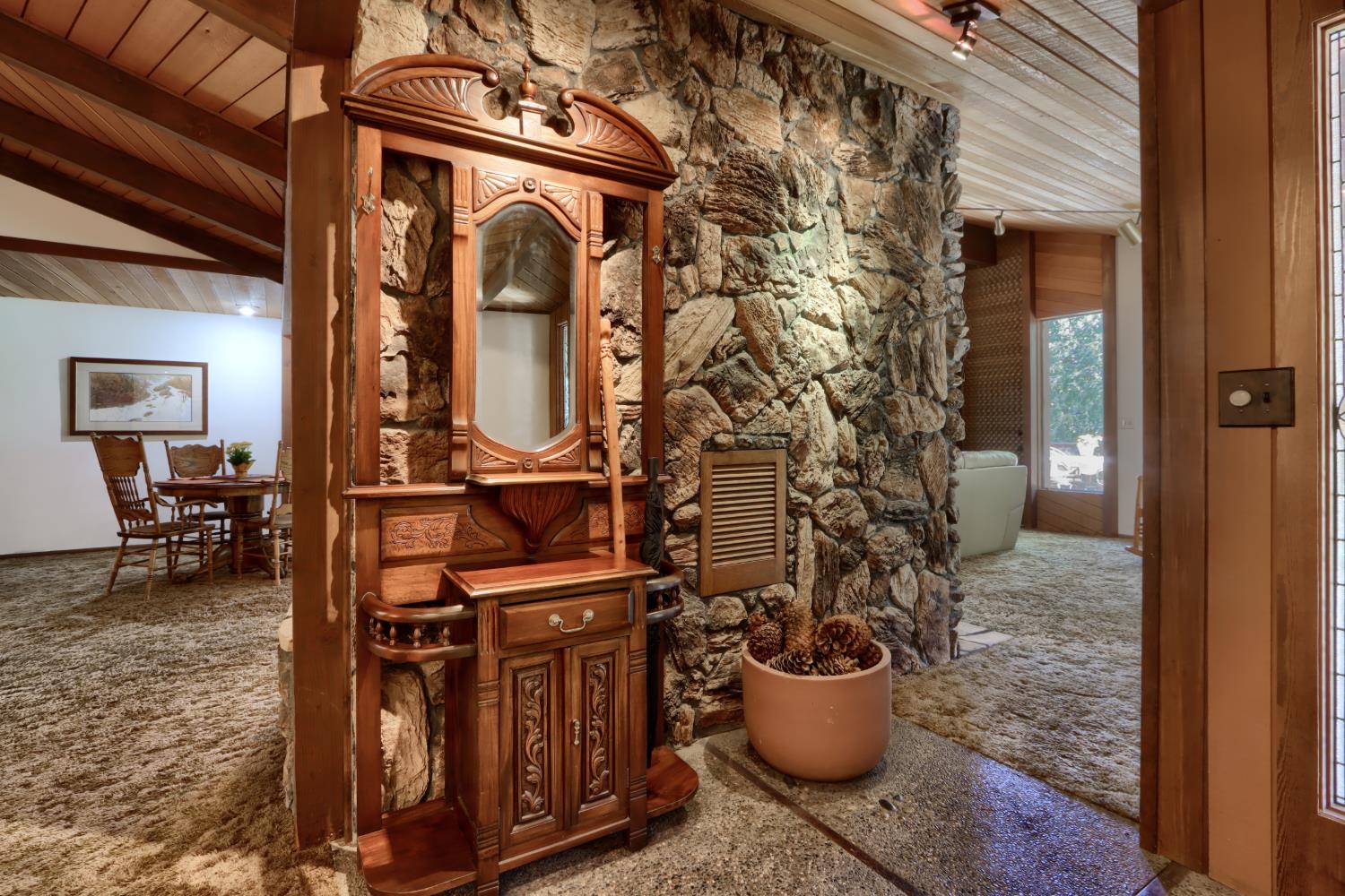 39597 Evergreen Dr, Oakhurst, CA 93644