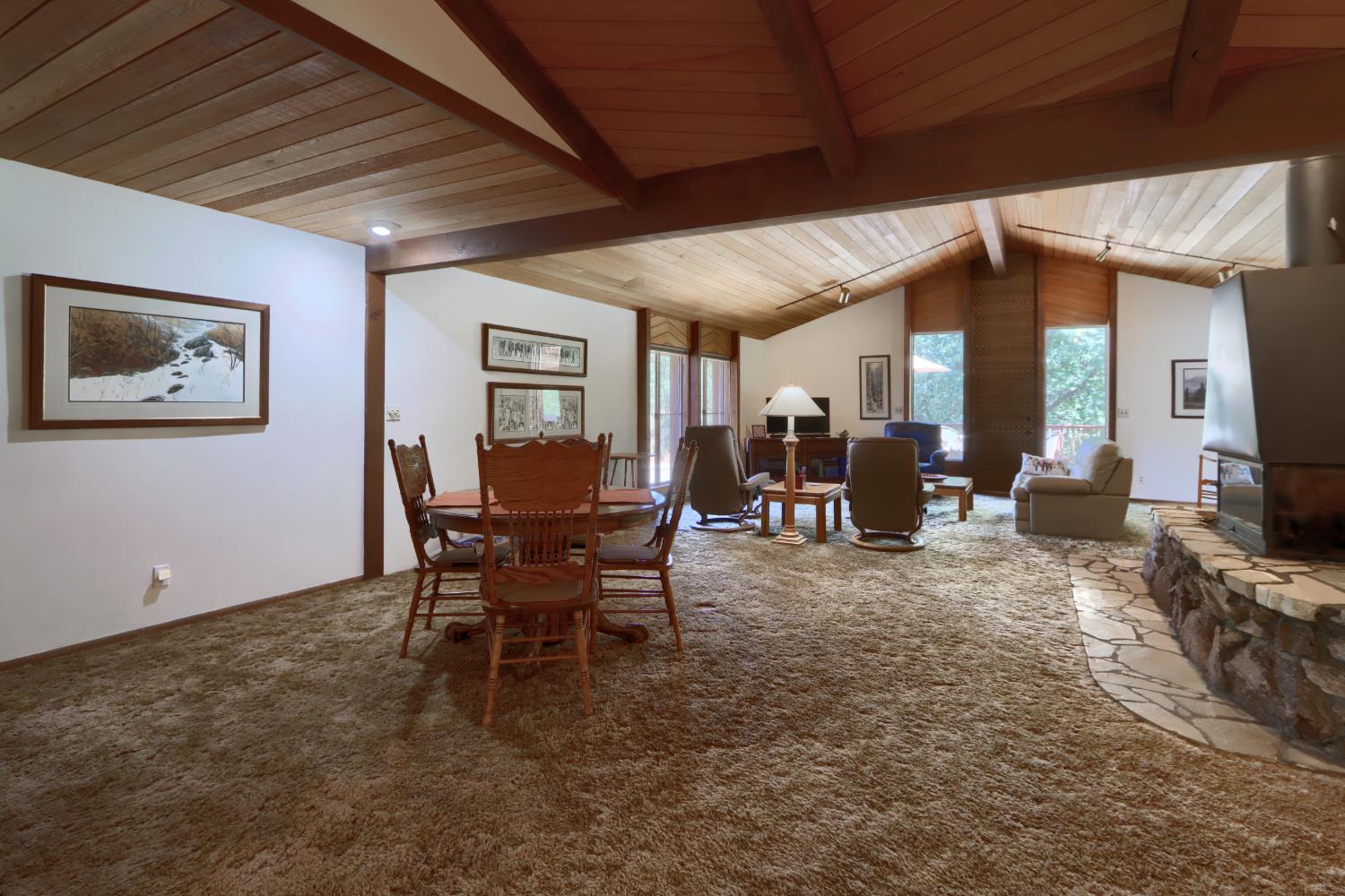 39597 Evergreen Dr, Oakhurst, CA 93644