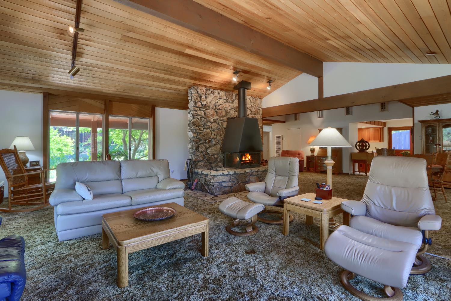 39597 Evergreen Dr, Oakhurst, CA 93644