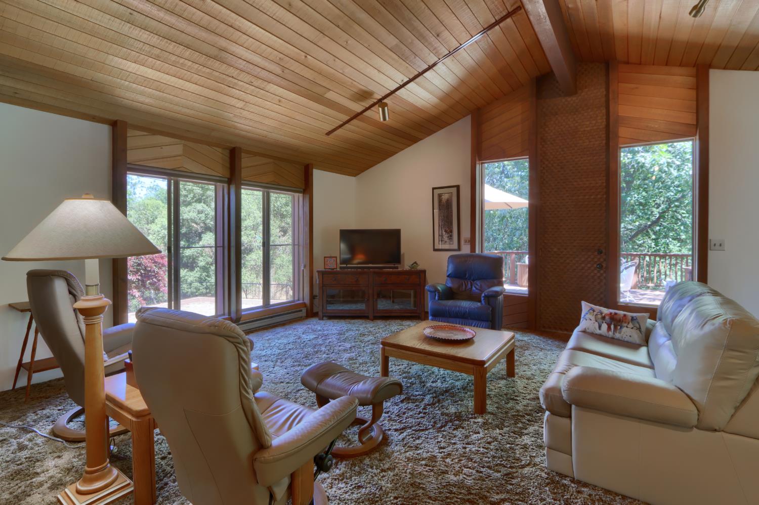 39597 Evergreen Dr, Oakhurst, CA 93644