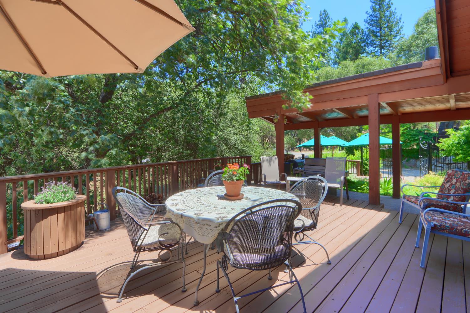 39597 Evergreen Dr, Oakhurst, CA 93644