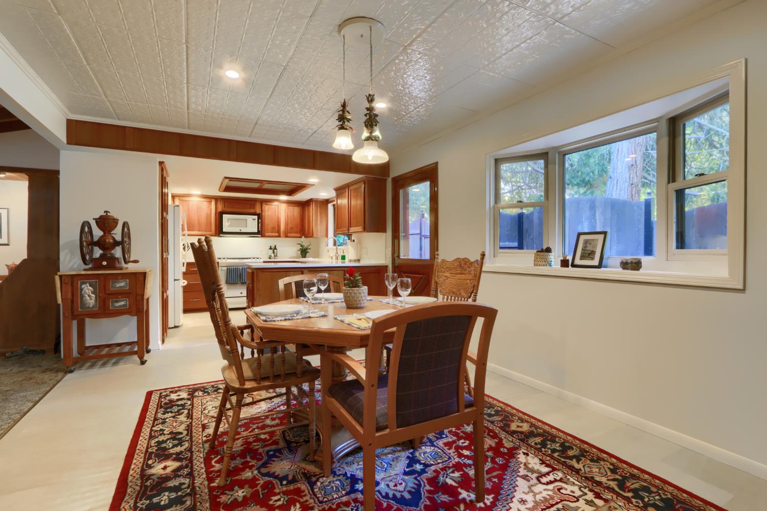 39597 Evergreen Dr, Oakhurst, CA 93644