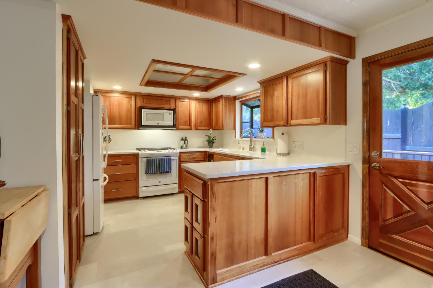 39597 Evergreen Dr, Oakhurst, CA 93644