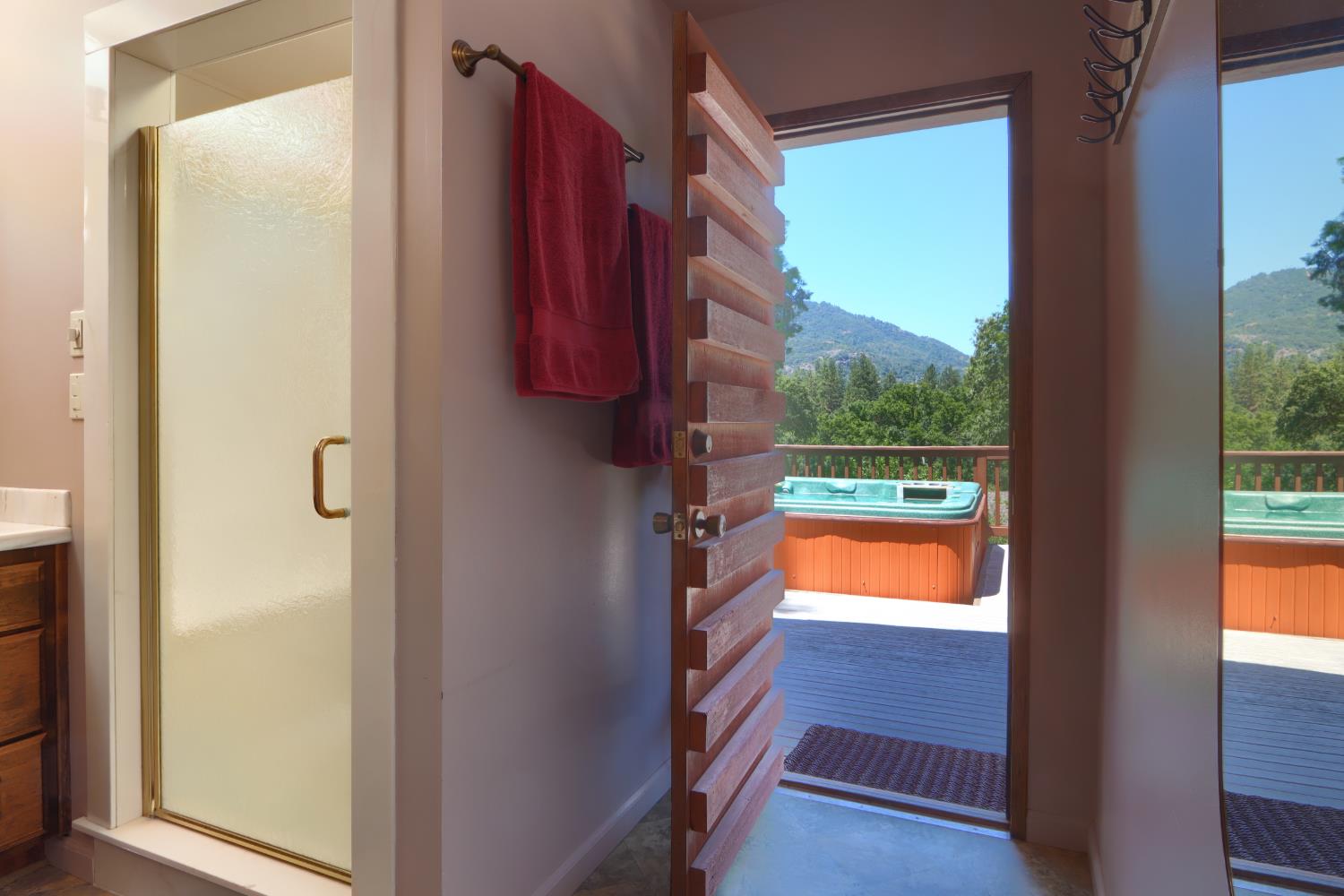 39597 Evergreen Dr, Oakhurst, CA 93644