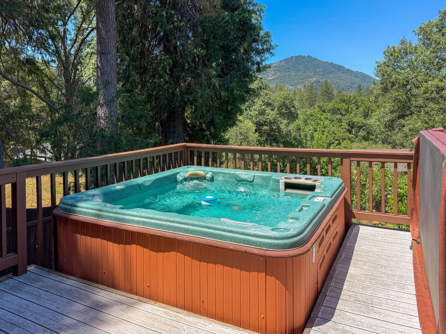 39597 Evergreen Dr, Oakhurst, CA 93644